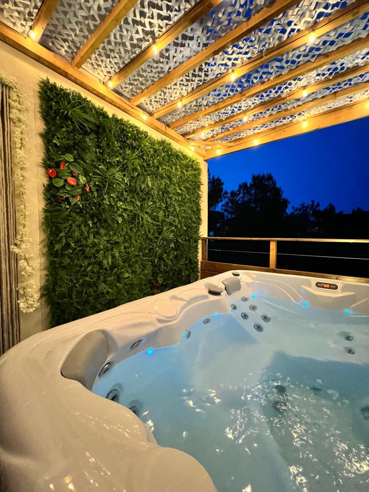 Love Room Tente Lodge Spa Mfg Chez C&C, Exclusivement Reservee Aux Adultes Cantaron Exterior foto