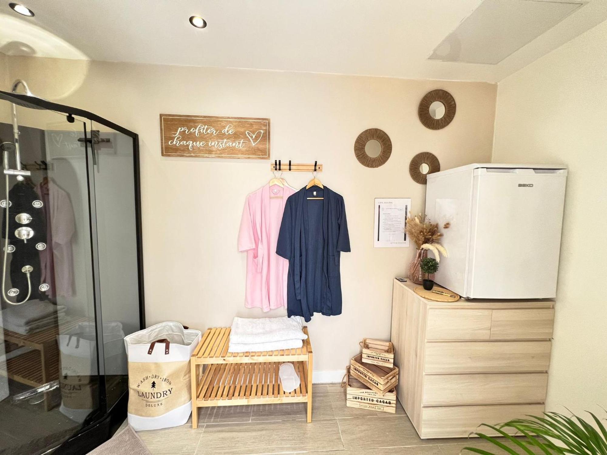 Love Room Tente Lodge Spa Mfg Chez C&C, Exclusivement Reservee Aux Adultes Cantaron Exterior foto